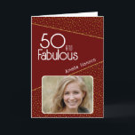 Tarjeta 50 y Fabulous Gold Purpurina Photo 50th Birthday<br><div class="desc">50 y Fabulous Gold Purpurina Photo 50th Birthday Card. Tarjeta de cumpleaños moderna con tipografía de moda y falsos puntos purpurinas de oro sobre un fondo rojo. El diseño tiene una foto y un nombre personalizado. Puede cambiar o borrar el texto dentro. Haz una tarjeta personalizada de 50 años para...</div>