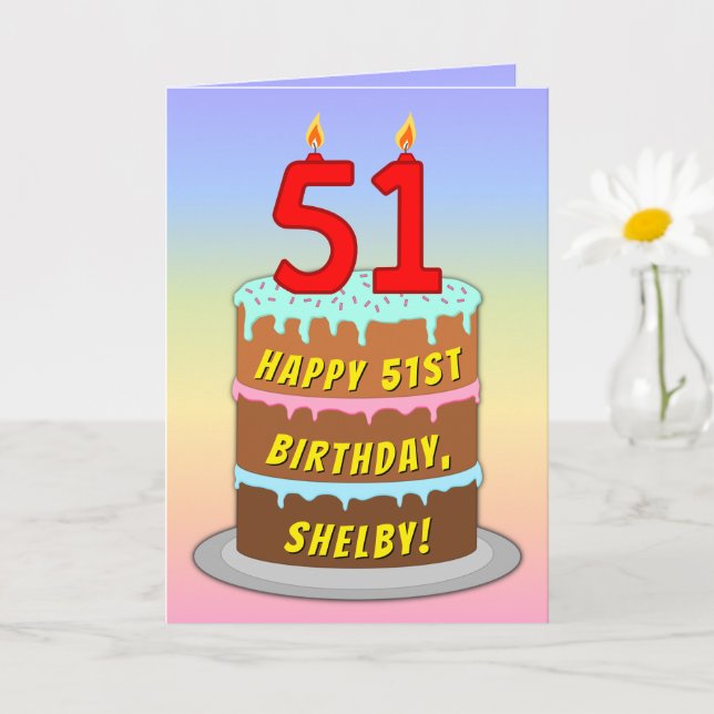Tarjeta 51st Birthday — Fun Cake & Candles, w/ Custom Name (Planta pequeña)
