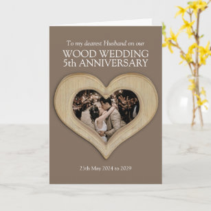 Tarjeta 5.º aniversario de boda de madera foto de marido