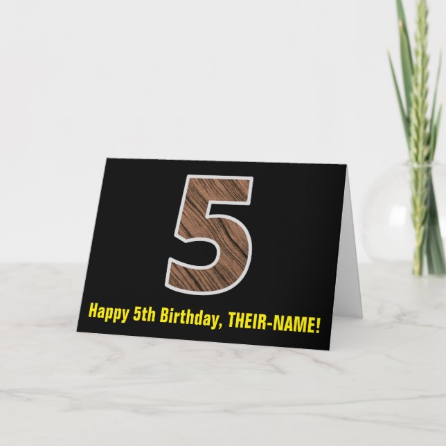 Tarjeta 5.º Cumpleaños: Nombre + Modelo Faux Wood Grain "5 (Anverso)