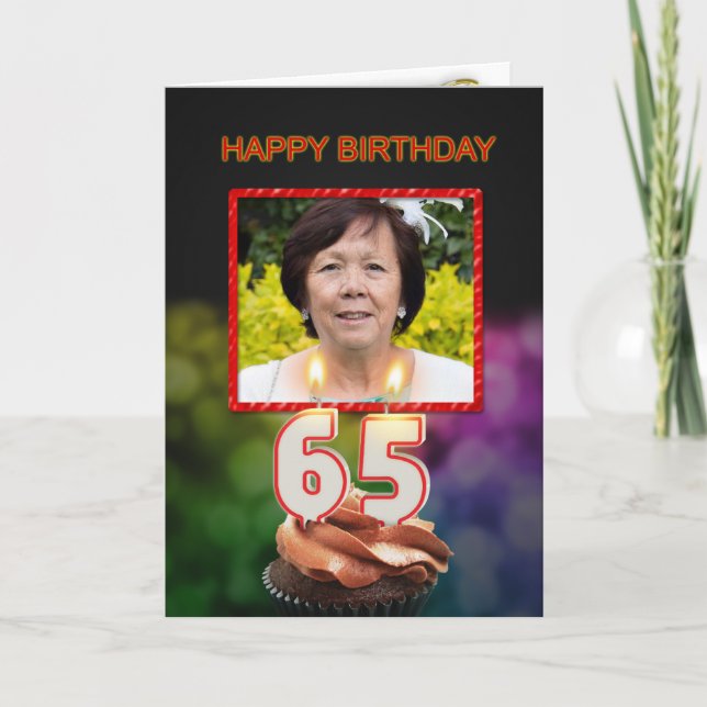 Tarjeta 65.º cumpleaños con torta y velas (Anverso)