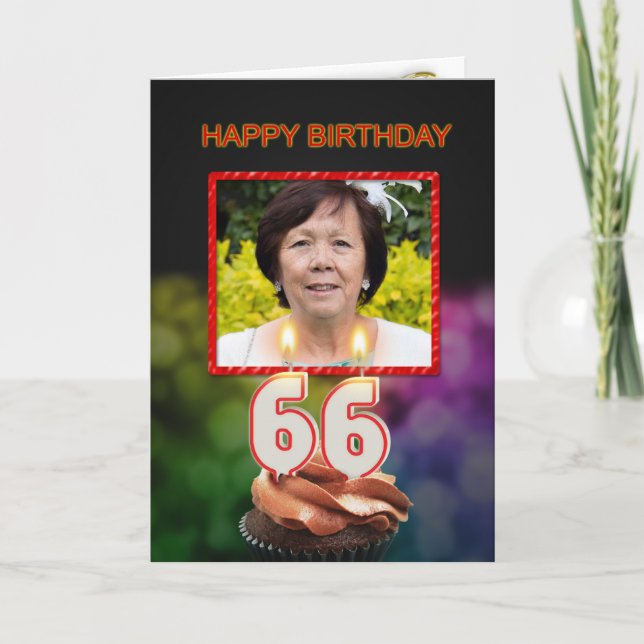Tarjeta 66.º cumpleaños con torta y velas (Anverso)