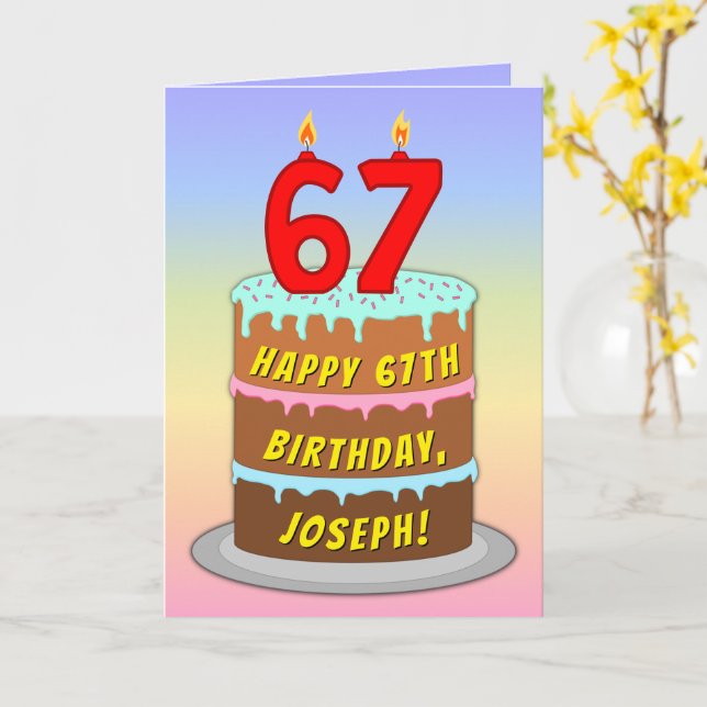 Tarjeta 67th Birthday — Fun Cake & Candles, w/ Custom Name (flor amarilla)