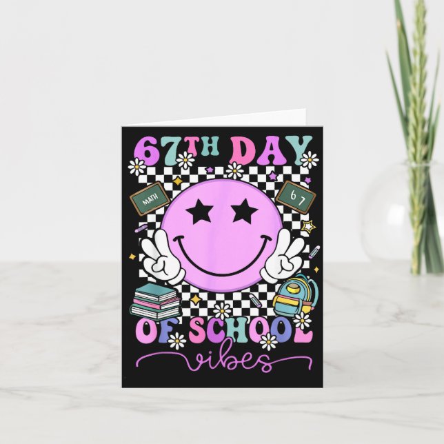 Tarjeta 67th Day Of School Vibes Groovy Retro 100 Days Of  (Anverso)