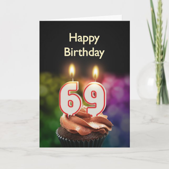 Tarjeta 69.º cumpleaños con torta y velas (Anverso)