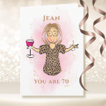 Tarjeta 70 y Fabulous Funny Lady 70th Birthday Personaliza<br><div class="desc">¿Esa persona fabulosa cumple 70 años (o cualquier edad) y no parece envejecer? Hágale saber que todavía es fabulosa con esta tarjeta que puedes personalizar por nombre y edad</div>