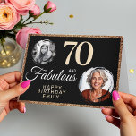 Tarjeta 70 y Fabulous Gold Purpurina 2 Photo 70th Birthday<br><div class="desc">70 y Fabulous Gold Purpurina 2 Photo 70th Birthday Greeting Card. Purpurina de oro falso sobre negro con 2 fotos - puedes usar una foto vieja y nueva. Añade tu nombre,  edad y texto dentro o borra.</div>
