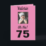 Tarjeta 75 Aniversario Oh No! Funny Grumpy Chica<br><div class="desc">Diviértete en un cumpleaños histórico de 75 años con un "¡Oh no!" tarjeta. Sonreirá a los colores rosa,  blanco y negro junto con el mensaje motivador de "¡Celebrar!". Un diseño lindo y memorable captura el sentimiento entrañable en el divertido y gruñón chica.</div>