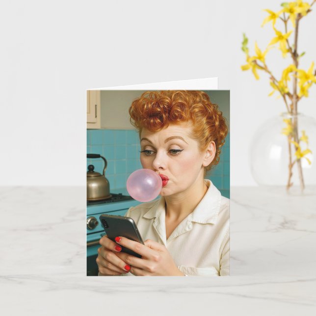 Tarjeta 78th Birthday Lucille Ball Texting On a Cell Phone (flor amarilla)