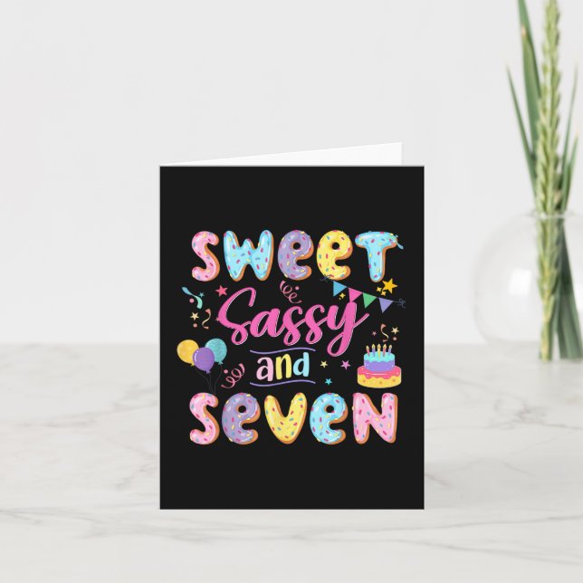 Tarjeta 7 Aniversario Chica Dulce Sassy Y Siete Donut 7 Ye (Anverso)