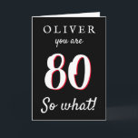 Tarjeta 80 así que qué tipografía divertida Black 80th Bir<br><div class="desc">80 qué gracioso decir Tipografía Tarjeta de cumpleaños 80 Black. Cita divertida y inspiradora 80, así que qué para un hombre o una mujer que celebra el 80 cumpleaños. Personaliza esta tarjeta con tu nombre, edad y tu texto en la parte delantera, en el interior y en el reverso de...</div>