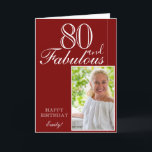 Tarjeta 80 y Fabulous Elegant Red 80th Birthday Photo<br><div class="desc">80 y Fabulous Elegant Red 80th Birthday Photo Card. El diseño tiene una tipografía moderna 80 y Fabulous, Happy cumpleaños text y el nombre en blanco y dorado en un fondo rojo oscuro - personalizar la tarjeta. Inserte su foto en la plantilla y agregue su nombre y haga su propia...</div>