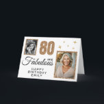Tarjeta 80 y Fabulous Gold Purpurina 2 Photo 80th Birthday<br><div class="desc">80 y Fabulous Gold Purpurina 2 Photo 80th Birthday Card. Purpurina de oro falso sobre negro con 2 fotos - puedes usar una foto vieja y nueva. Añade tu nombre,  edad y texto dentro o borra.</div>