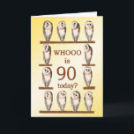 Tarjeta 90.º cumpleaños, búhes curiosas<br><div class="desc">90.ª tarjeta de cumpleaños. Curiosos búhos girando la cabeza para mirarte y preguntando '¿Quién tiene hoy un cumpleaños?'. Una tarjeta de cumpleaños divertida para cualquiera a quien le gusten los búhos. Los búhos que se muestran son búhos de grano.</div>