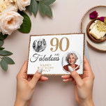 Tarjeta 90 y Fabulous Gold Purpurina 2 Photo 90th Birthday<br><div class="desc">90 y Fabulous Gold Purpurina 2 Photo 90th Birthday Greeting Card. Purpurina de oro falso sobre negro con 2 fotos - puedes usar una foto vieja y nueva. Añade tu nombre,  edad y texto dentro o borra.</div>