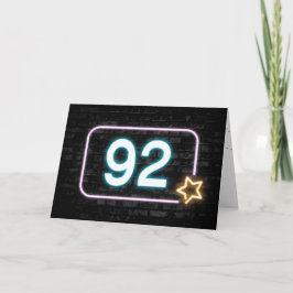 Tarjeta 92.º Rótulo Neon en la pared de ladrillos