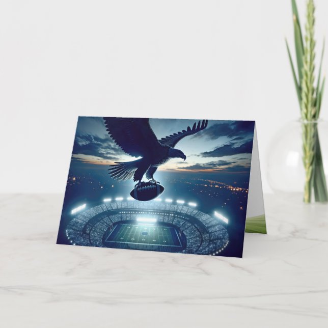 Tarjeta Águila calva de cumpleaños sobrevolando un estadio (Anverso)