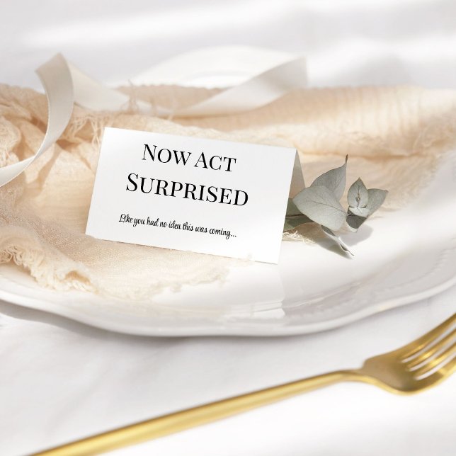 Tarjeta Ahora actúen como una dama de honor sorprendida. (Subido por el creador)