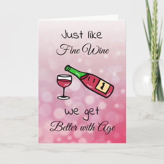 Tarjeta Al igual que el buen vino, mejoramos con el cumple (Anverso)