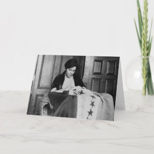 Tarjeta Alice Paul, masticando la bandera del sufragio, añ