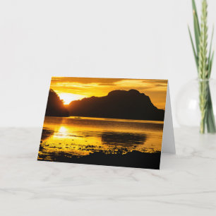 Tarjeta Amanecer dorado sobre la bahía