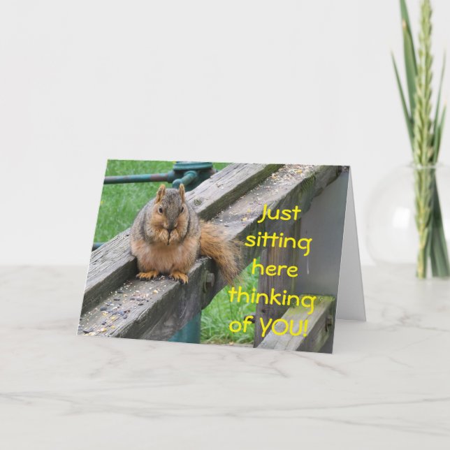 TARJETA AMIGO SQUIRREL ESTÁ DICIENDO "CUMPLEAÑOS FELIZ" (Anverso)