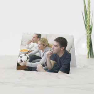 Tarjeta Amigos que ven la TV con el silbido, fútbol y