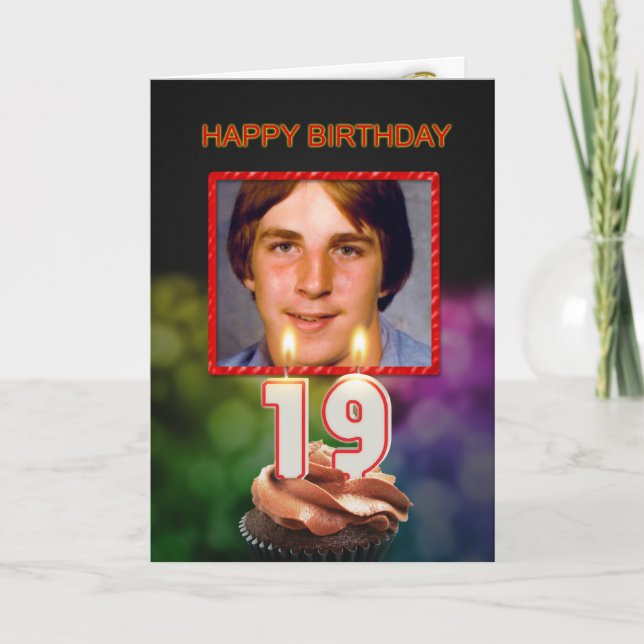 Tarjeta Añadir una foto, 19º cumpleaños con pastel y velas (Anverso)