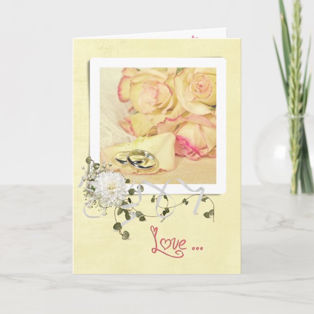 Tarjeta Anillos de aniversario boda en pétalo rosa (Anverso)