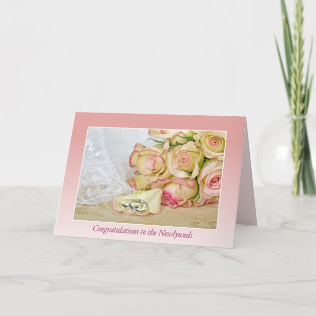 Tarjeta Anillos de boda sobre Petal Rosa (Anverso)