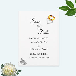 Tarjeta Anillos de oro en negro y blanco Save the Date de