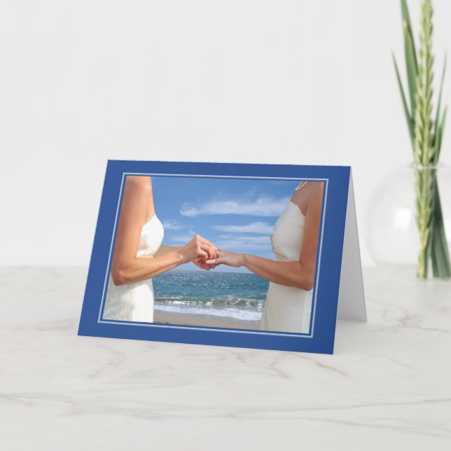 Tarjeta Aniversario de boda lesbiano en la playa (Anverso)