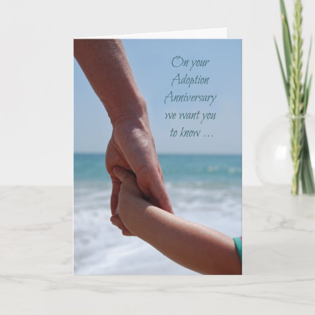 Tarjeta Aniversario de la Adopción con la mano en la playa (Anverso)