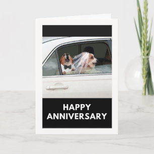 Tarjeta Aniversario gracioso con la pareja Corgi en auto