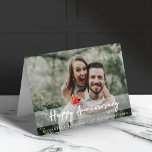 Tarjeta Aniversario moderno | Foto de Amo Esposo Esposa Fe<br><div class="desc">Hermosa tarjeta de felicitación fotográfica con un banner simple, moderno y minimalista de citas de "Feliz Aniversario" con un fondo semitransparente superpuesto. Esta versátil tarjeta puede ser personalizada con su propia fotografía, nombre y fecha especial para hacer una tarjeta verdaderamente única y a medida para su ser querido. El mensaje...</div>