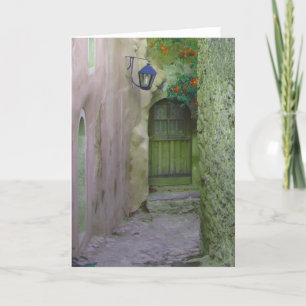 Tarjeta Antigua puerta de entrada en una antigua callejuel