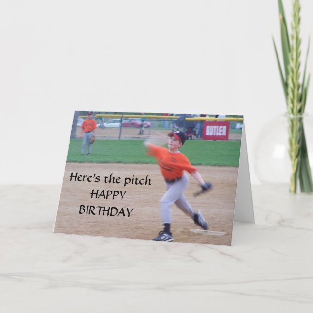 TARJETA AQUÍ ESTÁ EL CUMPLEAÑOS FELIZ DE PITCH (Anverso)
