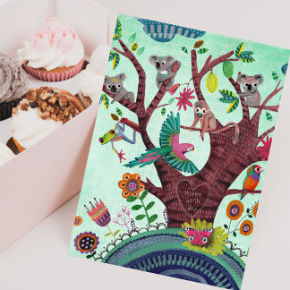 Tarjeta Árbol tropical verde con animales cumpleaños koala