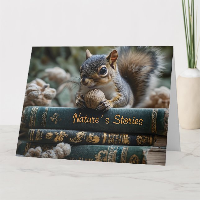 Tarjeta Ardilla con nuez en libros antiguos, historia de l (Anverso)