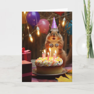 Tarjeta ardilla con un pastel de cumpleaños
