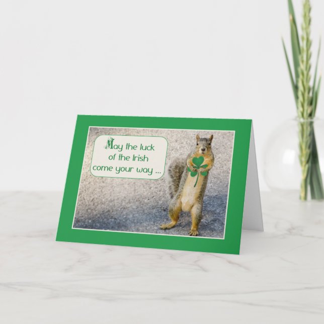 Tarjeta ardilla en el Día de San Patricio, sosteniendo el  (Anverso)