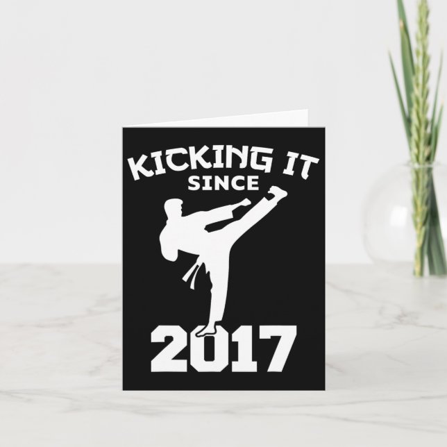 Tarjeta Artes marciales de karate golpean desde la gracios (Anverso)