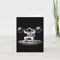 Astronauta divertido levantando pesas gimnasio de 