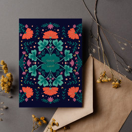 Tarjeta Atrapado de buena suerte y flores azul oscuro