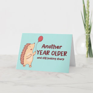 Tarjeta Aún parece agudo Hedgehog Pun Funny Cumpleaños