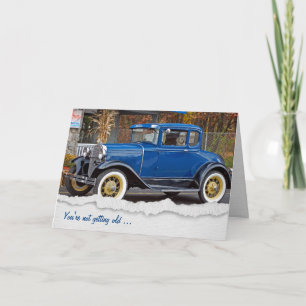 Tarjeta Auto viejo clásico con perro