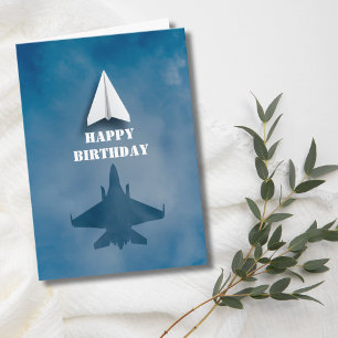 Tarjeta Avión de papel divertido y sombra de caza de comba