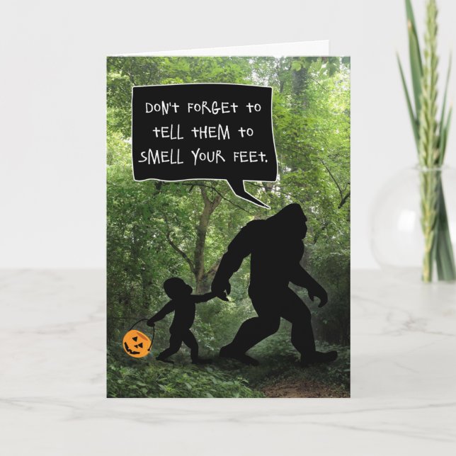 Tarjeta Baby Bigfoot, oler mi pies Halloween (Anverso)