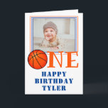 Tarjeta Baloncesto Ball ONE Kids Foto Primer cumpleaños<br><div class="desc">Baloncesto Ball ONE Kids Foto 1er cumpleaños. Cute la tarjeta de cumpleaños del chico de baloncesto para el primer cumpleaños. El diseño tiene una pelota de baloncesto en la palabra ONE. Agregue el nombre,  la foto y el mensaje de su hijo dentro o borre.</div>