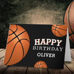 Tarjeta Baloncesto Ball Sports Happy Birthday Kids<br><div class="desc">Baloncesto Ball Sports Happy Birthday Card con el nombre. Balas de básquetbol con un Feliz cumpleaños con un fondo negro. Personalice su nombre y haga una tarjeta personal especial para un niño o un chica al que le encanta el baloncesto.</div>